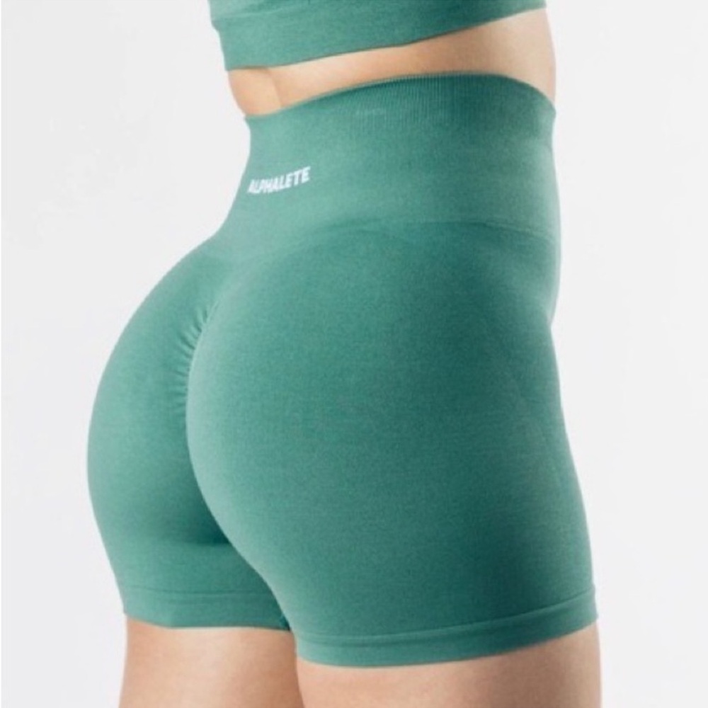 Alphalete amplify shorts